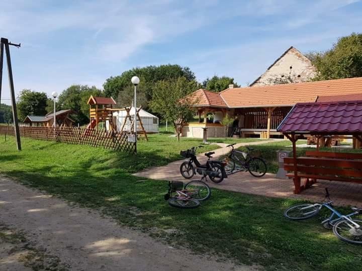 Nomad Jurta Zalakaros Mellett Розкішний намет *